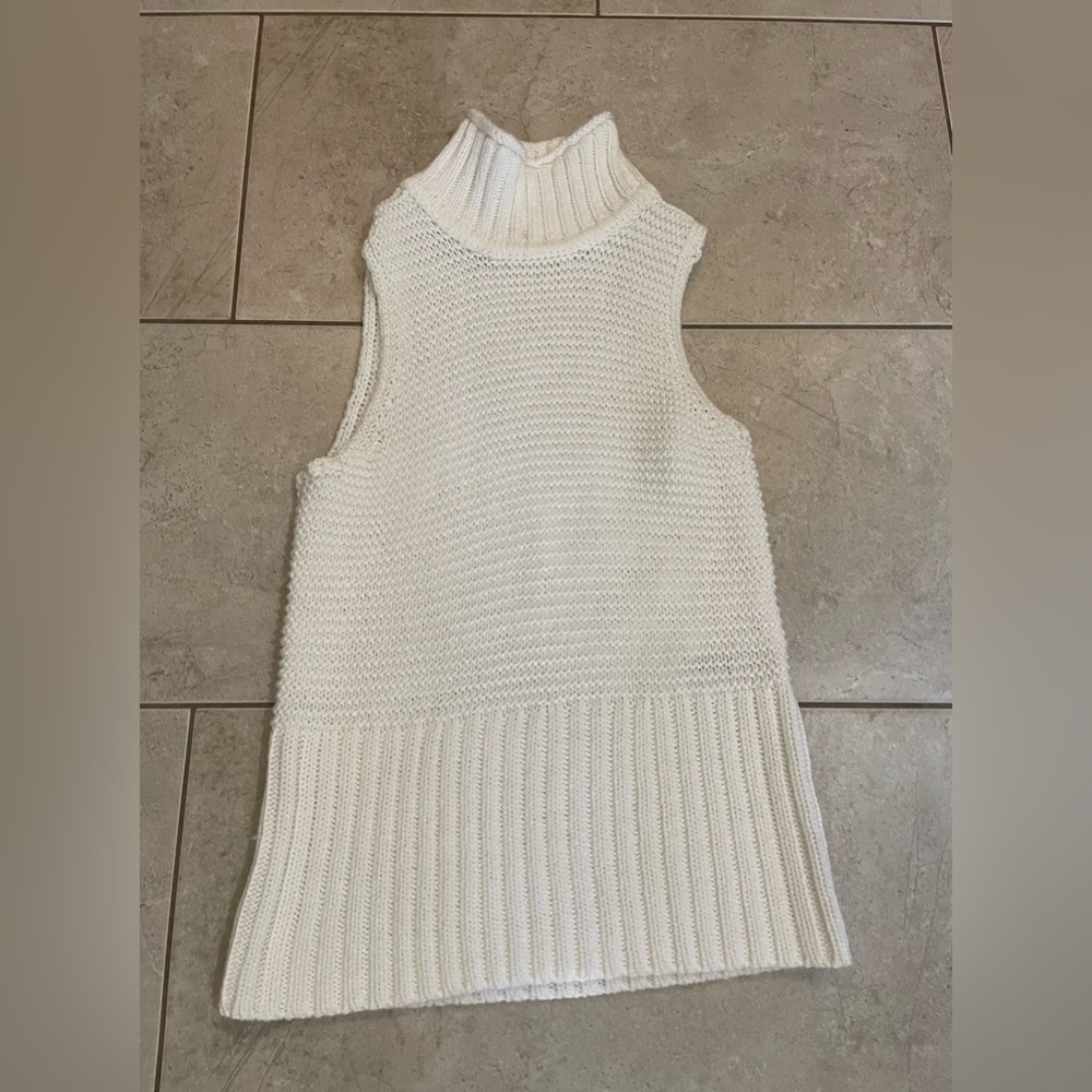 White GAP Sweater | S
